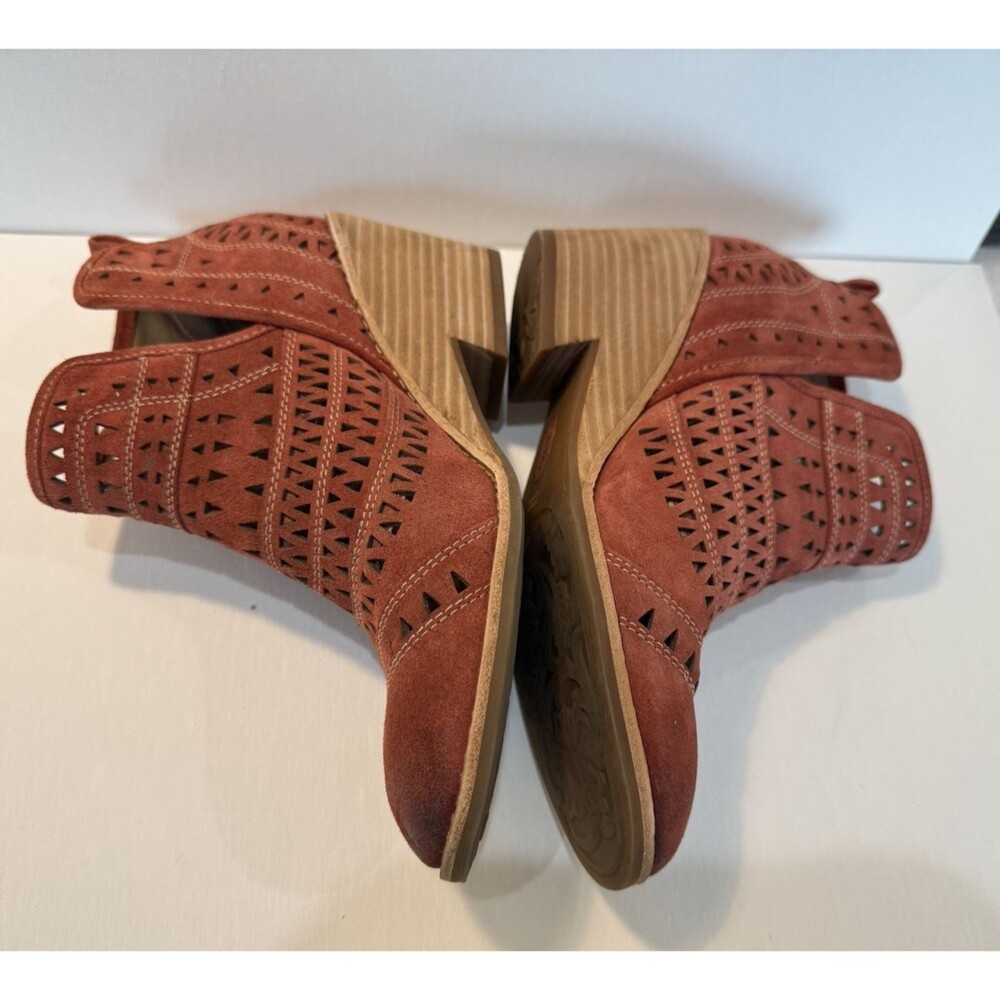 Sofft Bristow Boot Women's Size 8.5 Coral Red Suede Distressed Perforated Bootie - Picture 4 of 12